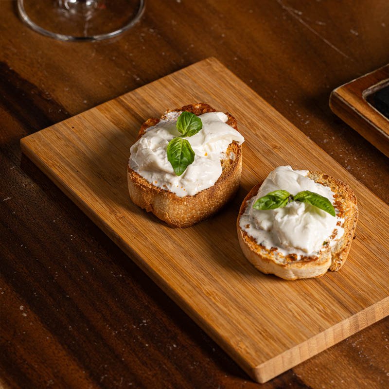 Bruschetta al Pesto Rosso & Burrata