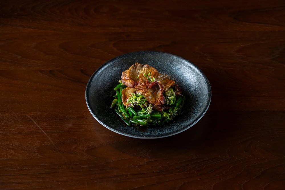 Phad Pak Dok Ruam Hed Grob